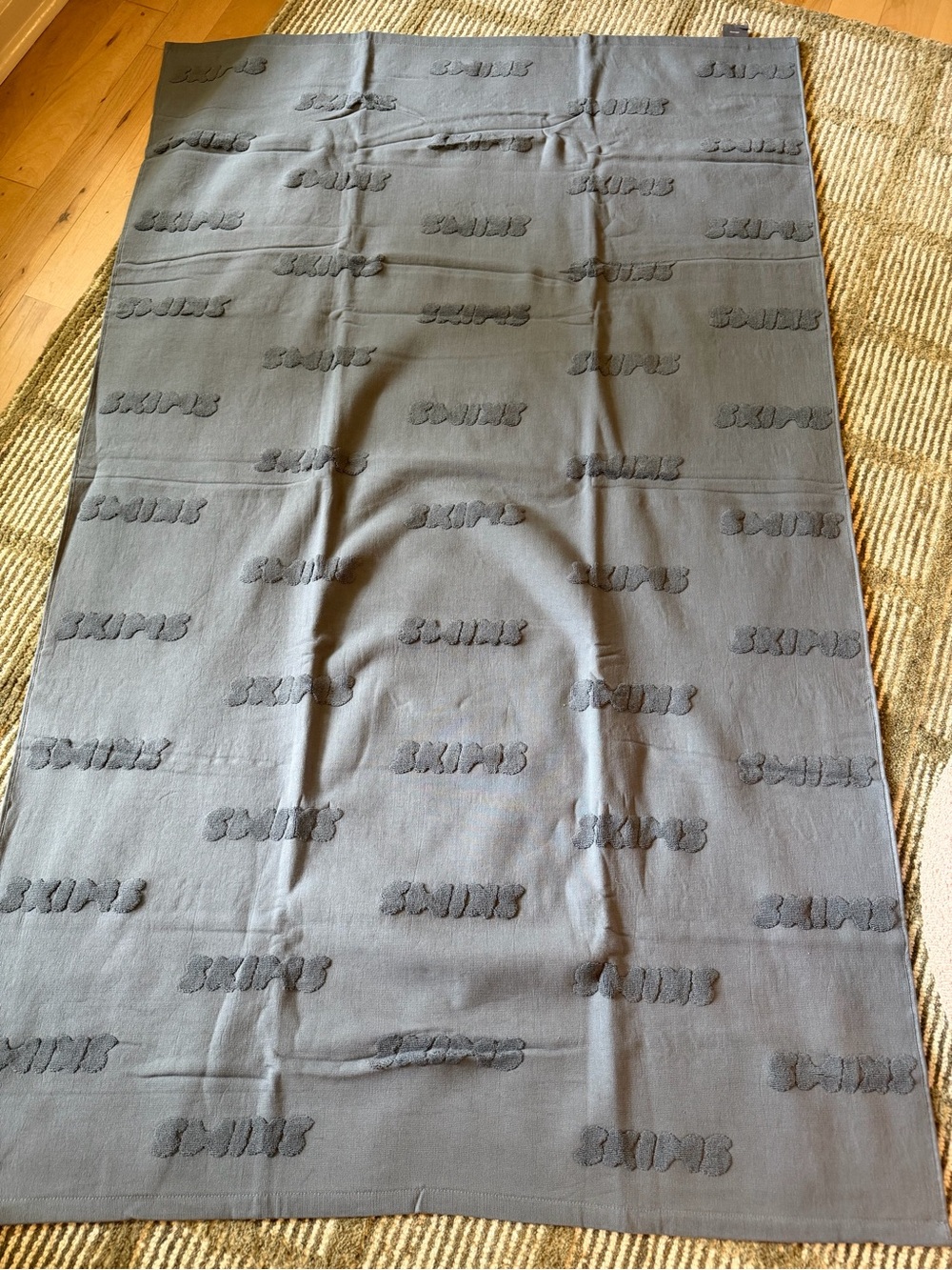 SKIMS Dark Slate Gray Logo Terry Bath Towel - Picture 4 of 5